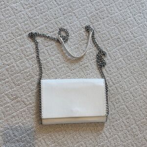 Elegant White Chain Strap Crossbody Bag